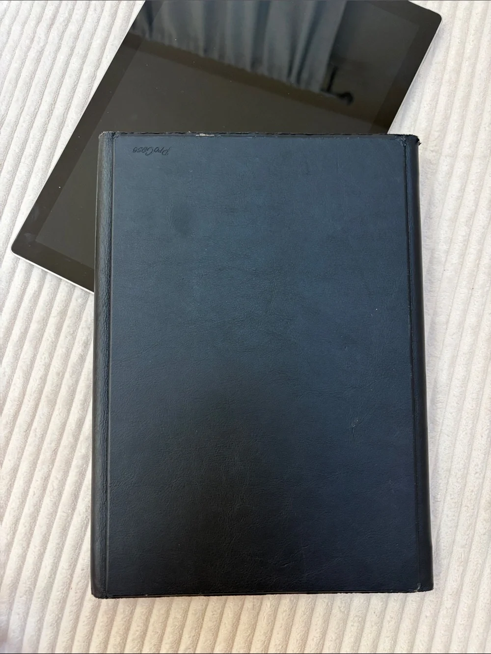 Sleek Black Tablet - High-Performance Touchscreen